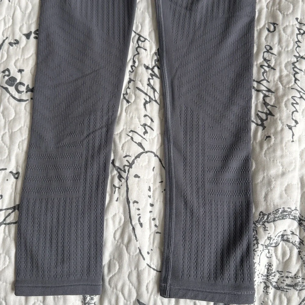 Lululemon Charcoal Leggings - Picture 2 of 4